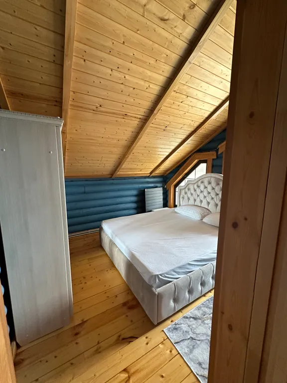 Дом из бруса на берегу моря с зоной барбекю и собственной парной