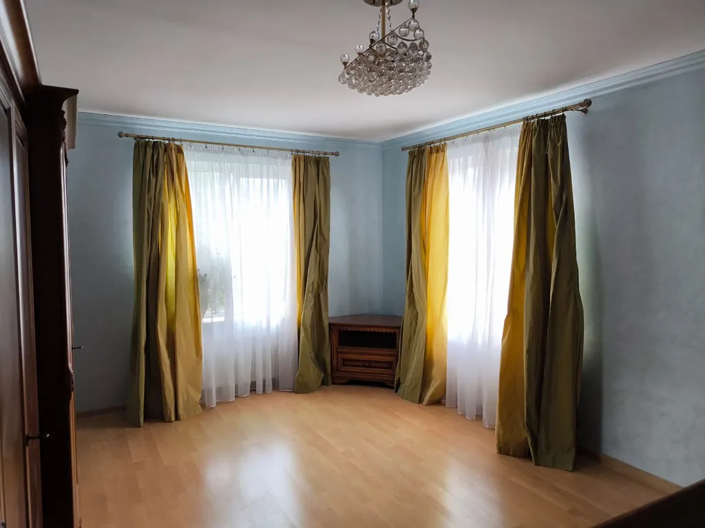 Уютный дом с бассейном, сауной и камином