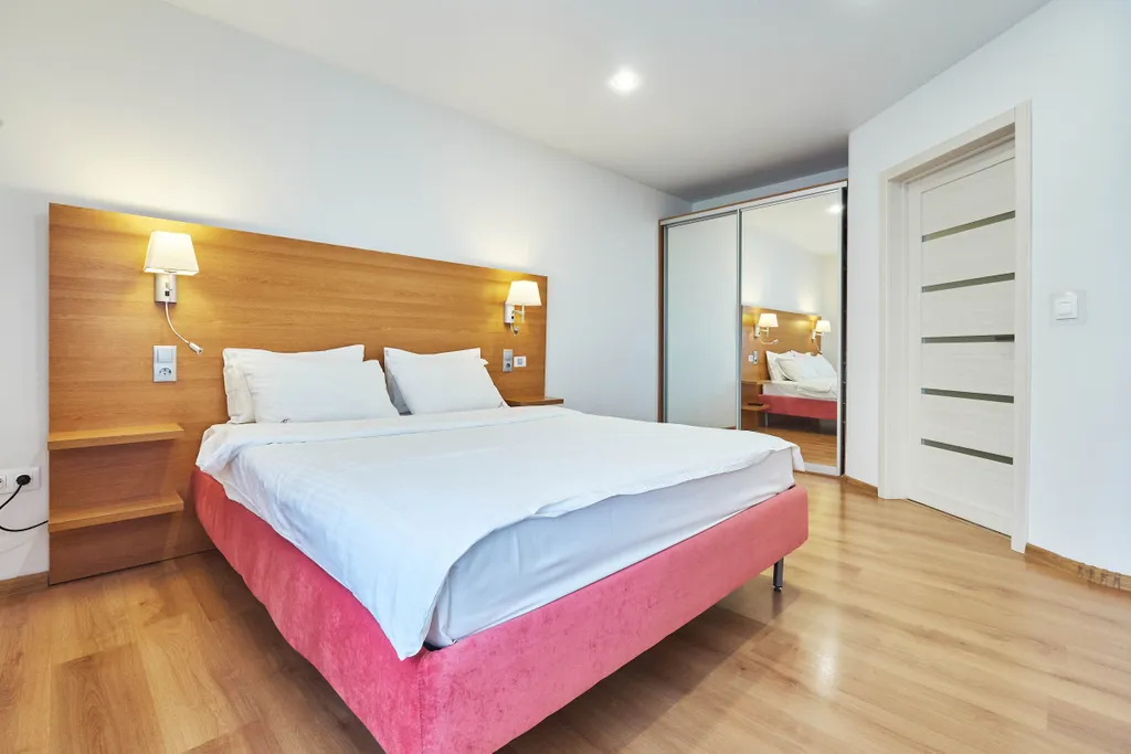 Комфортная двухкомнатная квартира у Лагерного сада