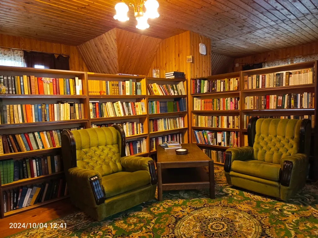 Просторный дом с баней в тихой деревушке у реки