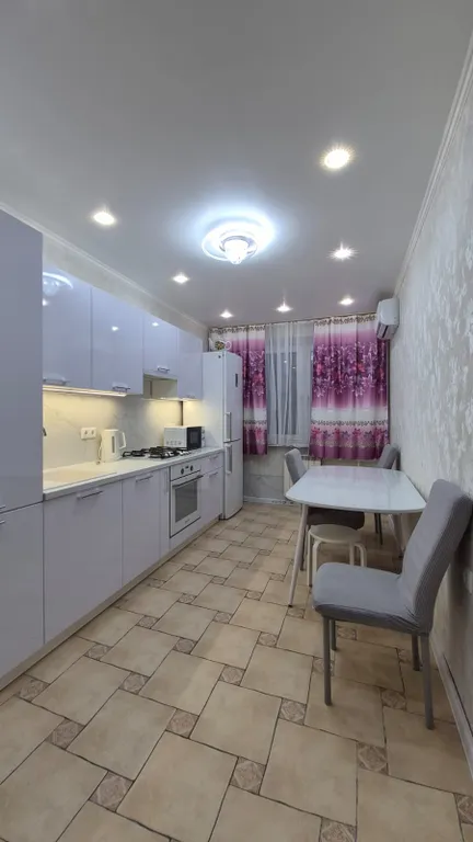 3-комнатная квартира в центре Ворошиловского района, в Золотом квадрате