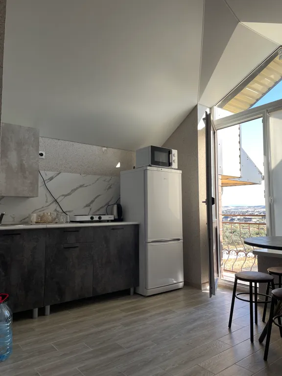 Уютная евродвушка на берегу моря, первая береговая, городской пляж