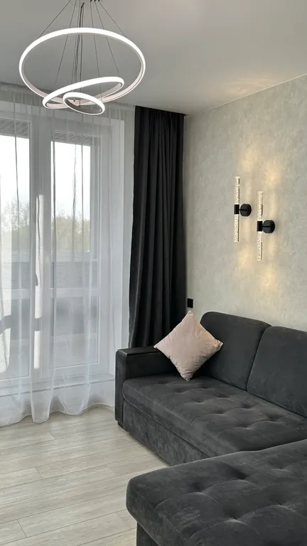 Уютная современная квартира-студия с большой лоджией