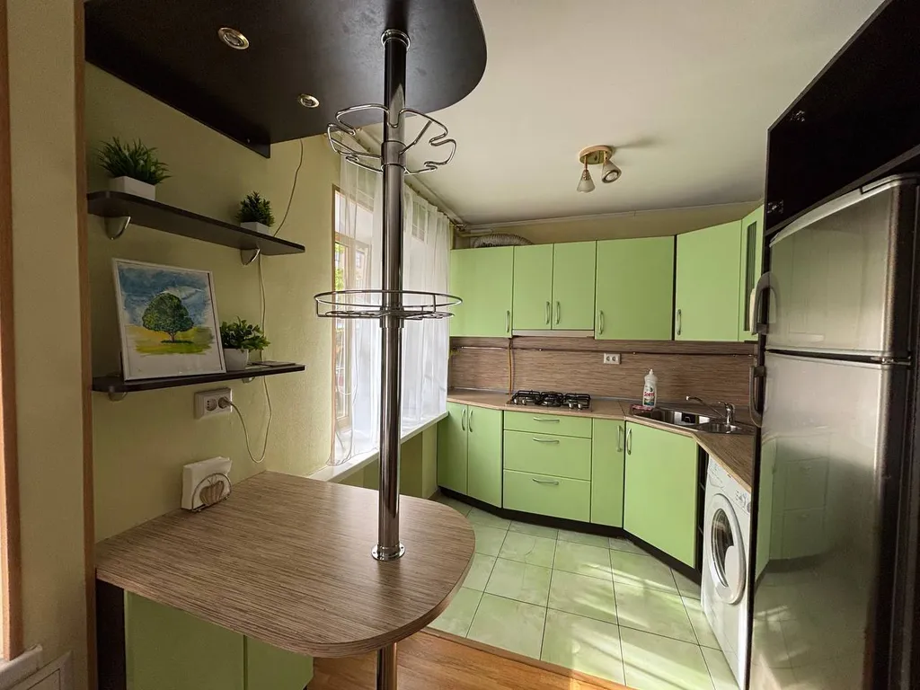 Двухкомнатная в самом центре у набережной