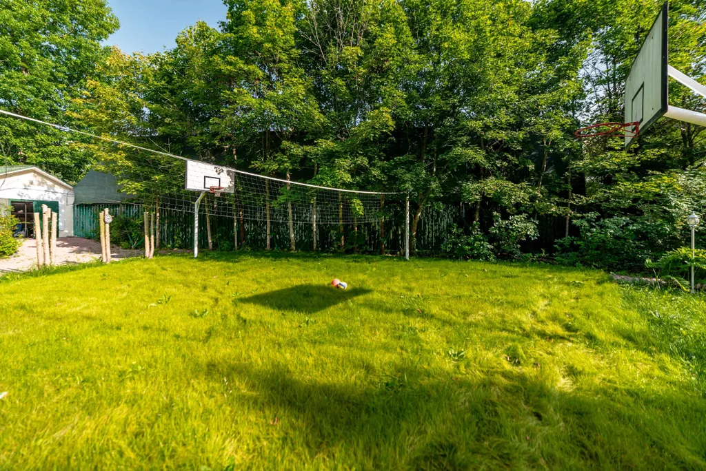 Коттедж Дом на юге Москвы с бассейном и сауной — Москва