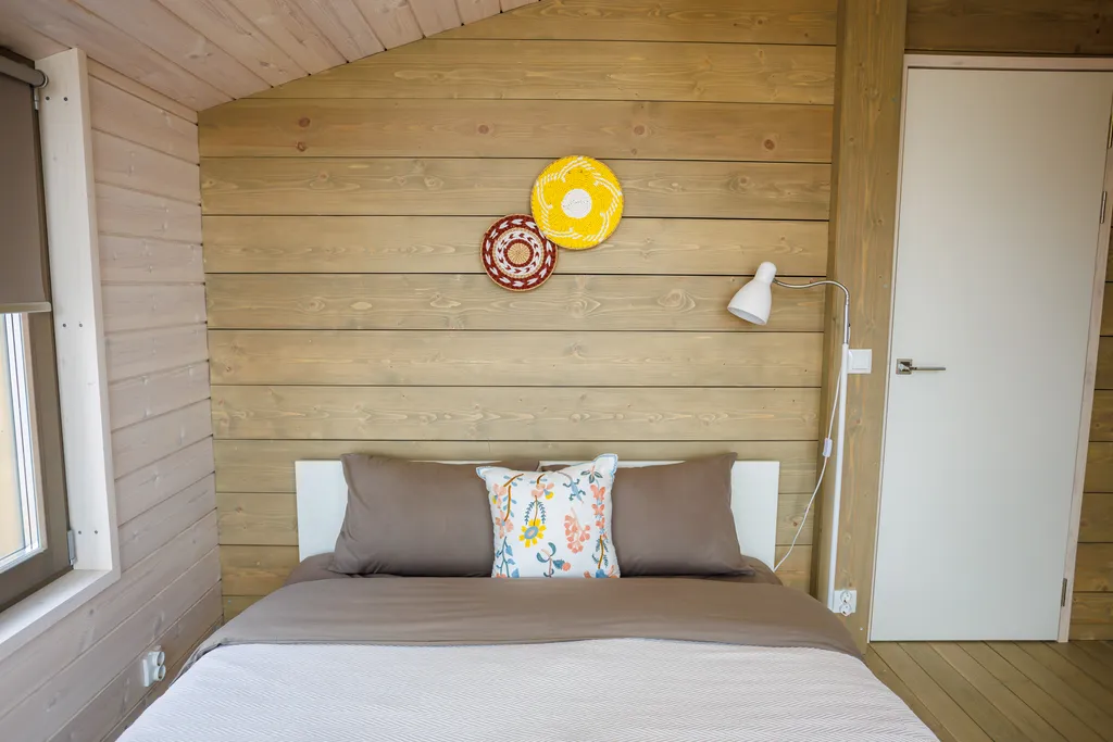 Загородный дом у леса и конюшни