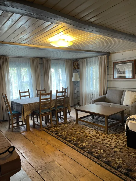 Дом с баней на берегу реки Волга с большой территорией