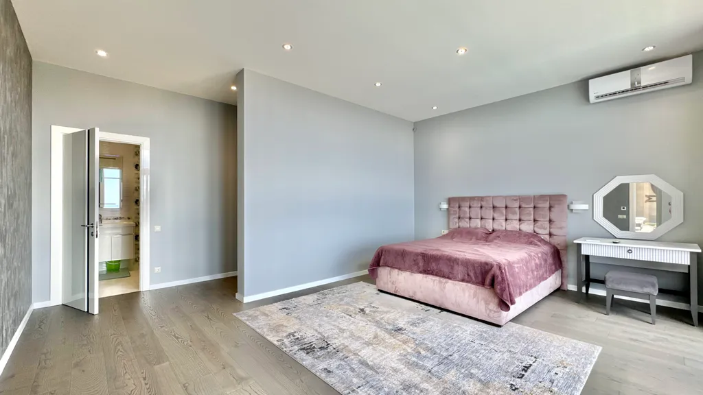 Дом с видом на горы и море