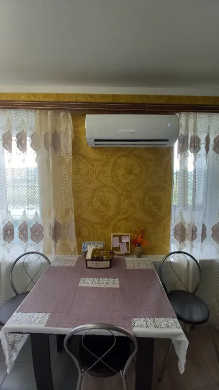 Уютная квартира в центре города с видом на гору Змейка