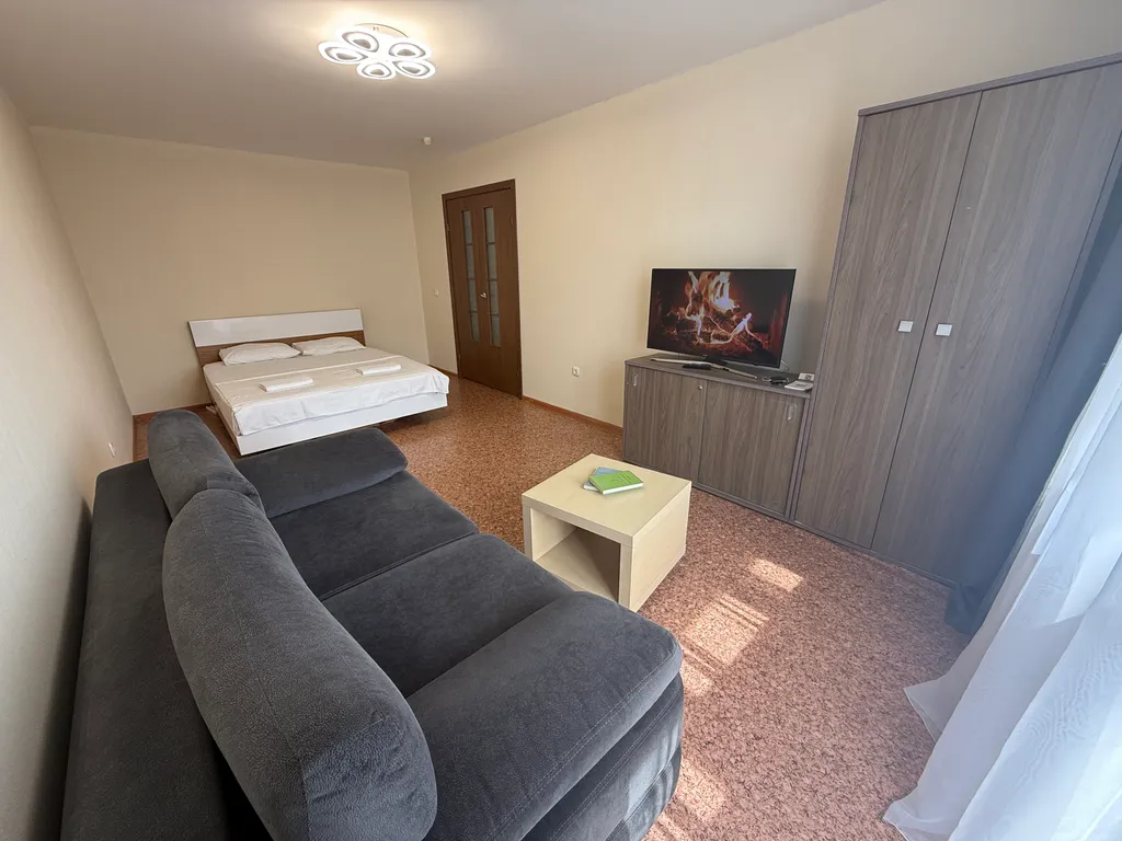 "В Гости!" на Запорожской 57 (2к квартира рядом с БЦ "Сити")