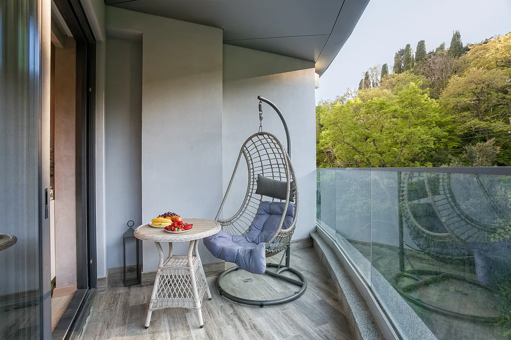 Апартамент с отдельной спальней и с детской спальней, большой террасой