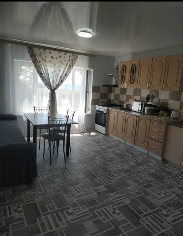 Уютный дом с кухней, на берегу моря