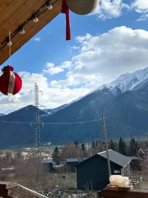 Уютный домик с видом на горы