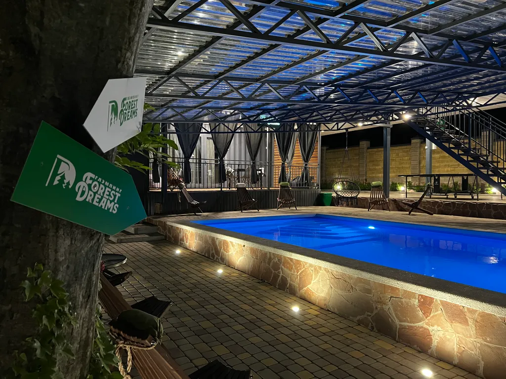 Домик в лесу с большой верандой