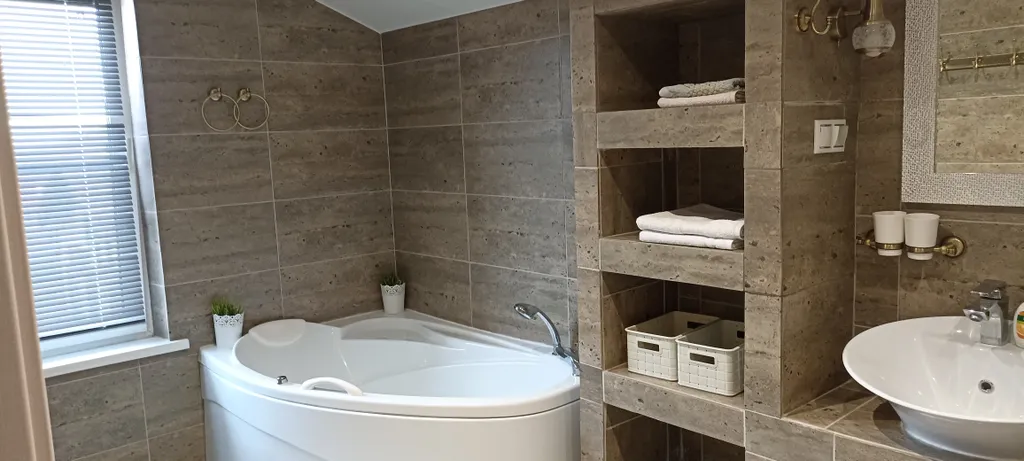 Домик у озера