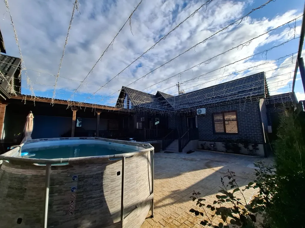 Семейный дом на берегу моря