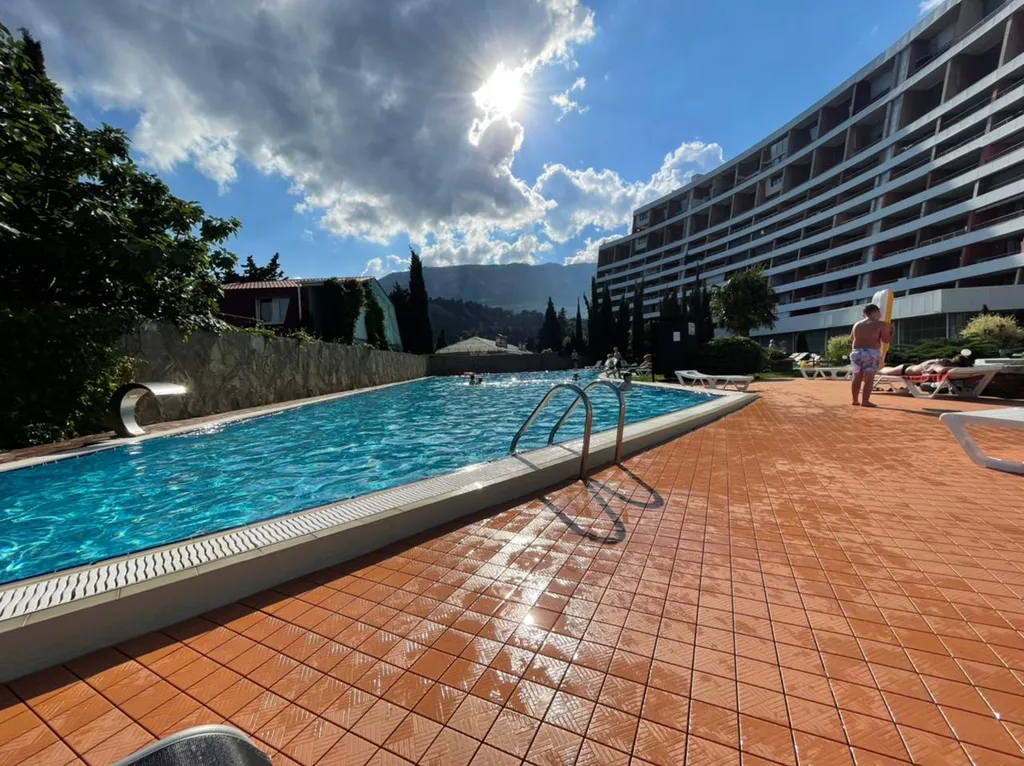 Двухуровневая лофт квартира с выходом в сад