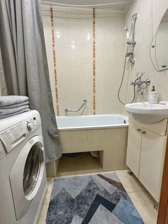 Двухкомнатная квартира с видом на реку на набережной