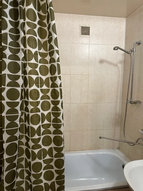 Двухкомнатная квартира рядом с Быстрицей