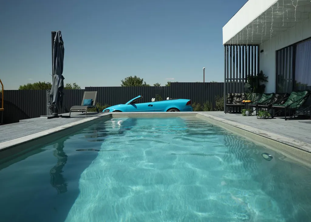 Дом на берегу реки