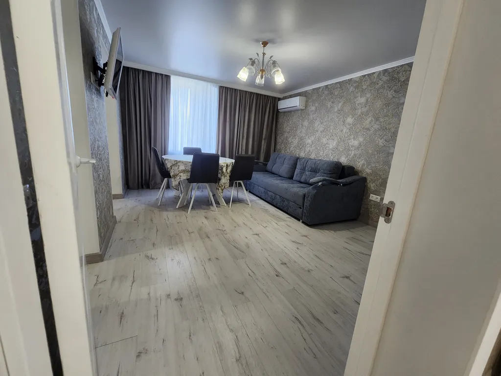 Дом с двором