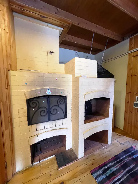 Уютный дом с камином