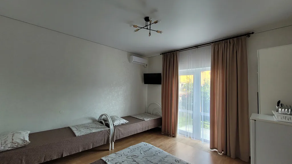 Уютный номер с видом на горы в гостевом дворе