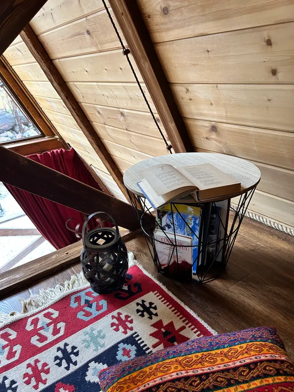 Атмосферный А-фрейм в сердце соснового бора с видом на Эльбрус