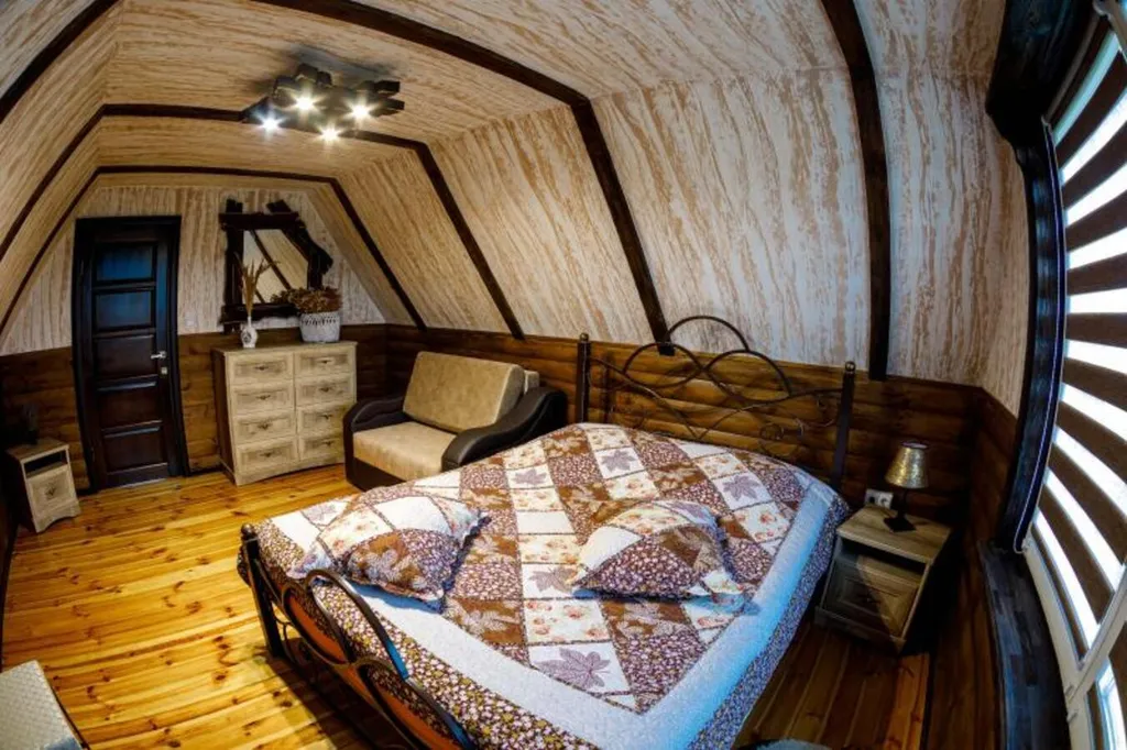 Милый домик в деревне, с видом на озеро