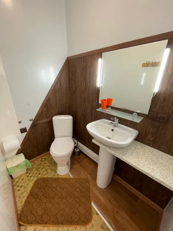 Уютный домик с балконом и террасой