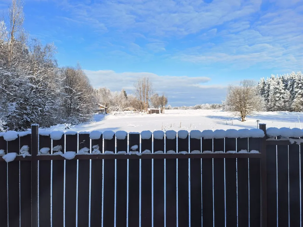 Уединённый загородный дом с баней на большом участке