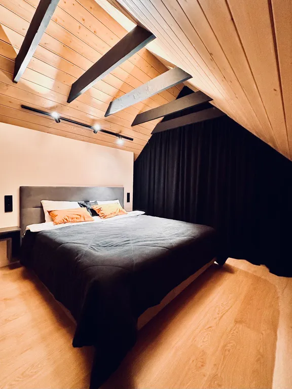 Новый панорамный барнхаус с сауной на лесном участке