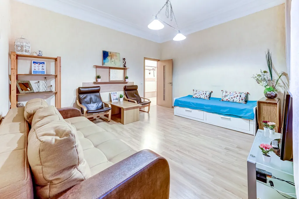 Ryss' 2BR Apt on Nevsky 136