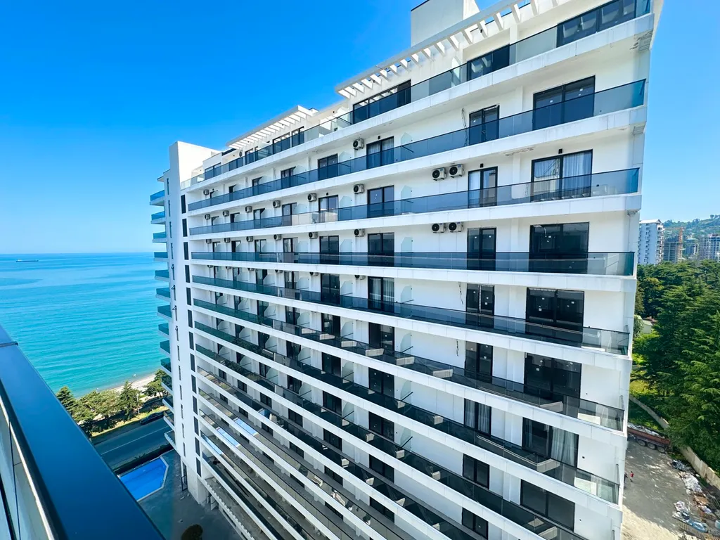 Просторный апартамент с видом на горы и море Crowne Plaza