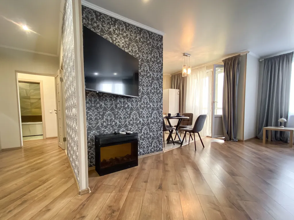 Двушка с камином и видом на реку у ТЦ Аквамолл