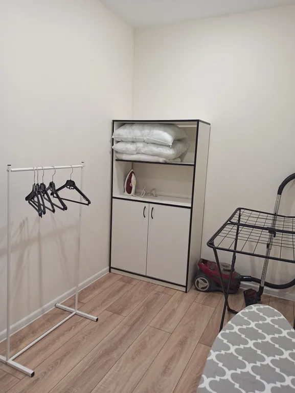 Высокая новостройка в центре города