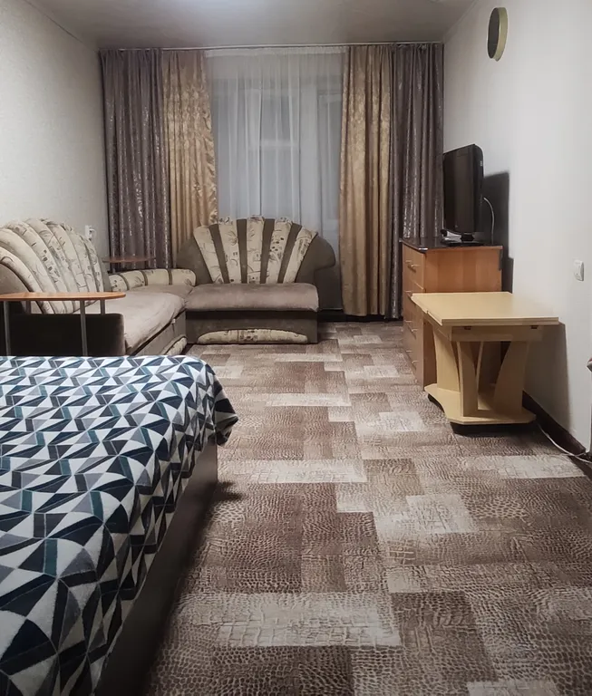 Двухкомнатная квартира в самом центре, рядом с площадью и Ледовой ареной — аренда посуточно в Сибай