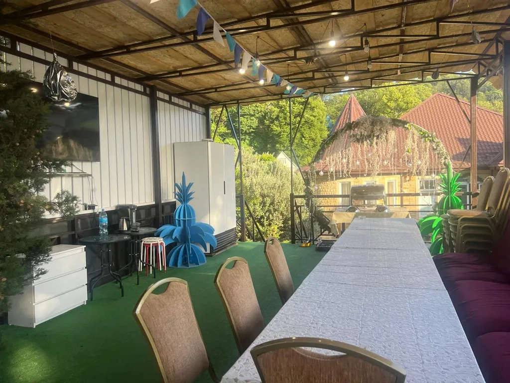 Дом замок с видом на море и горы