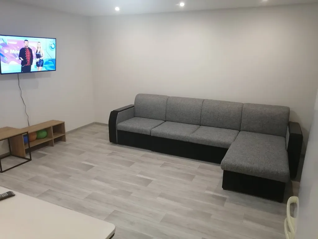 Уютная 2-х комнатная квартира в центре города для семейного проживания — аренда посуточно в Нягань