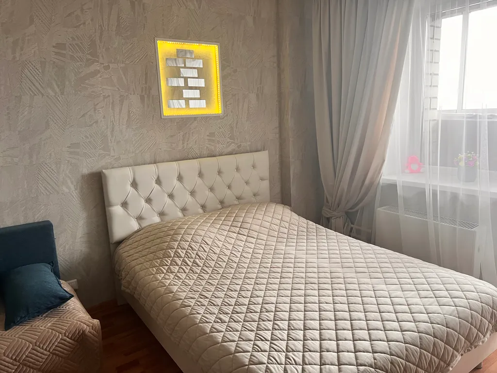 Уютная современная и просторная квартира с большой кухней