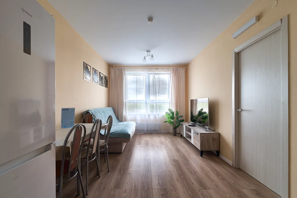 Уютная евродвушка с кроватью и диваном