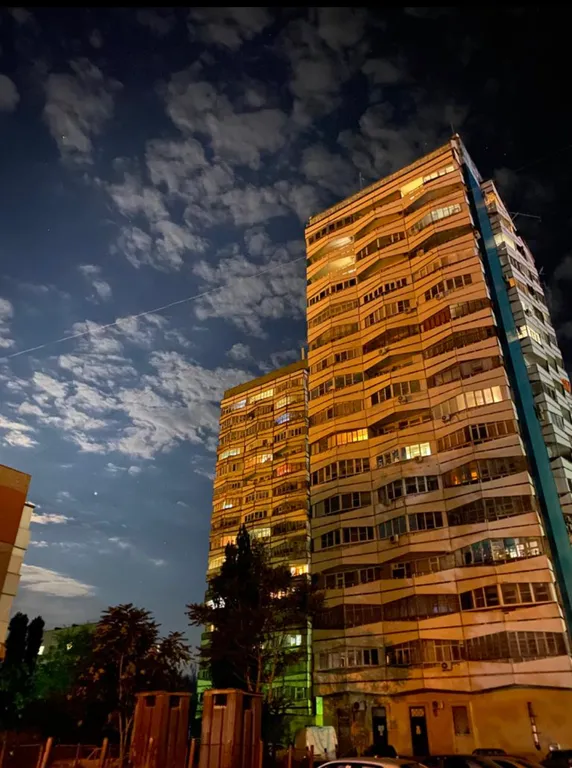 Пентхаус с видом на город. Круглая кровать+ диван