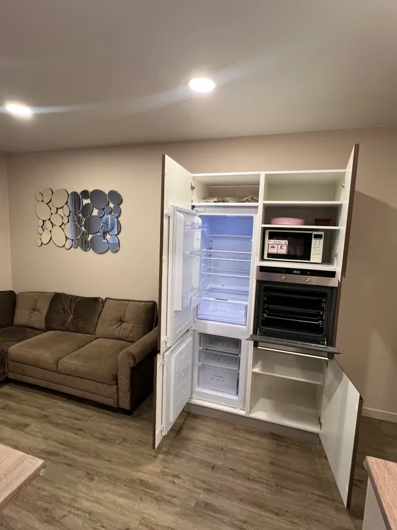 Уютная квартира с видом на морской порт и горы