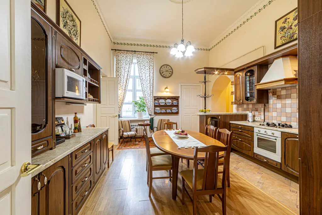 Квартира delux с 4 спальнями и парковкой у Эрмитажа