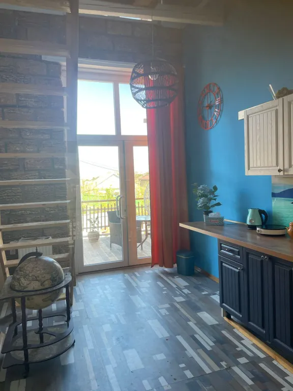 Дом с подогреваем бассейном, зоной отдыха в самом центре Новороссийска