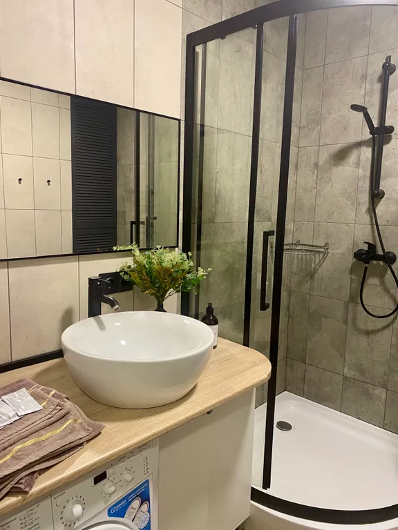 Большая студия в центре на 22 этаже с видом на реку и колесо обозрения