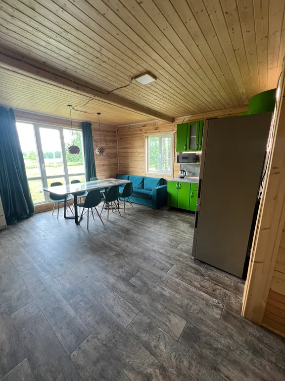 Уединенный дом с сауной внутри в окружении леса