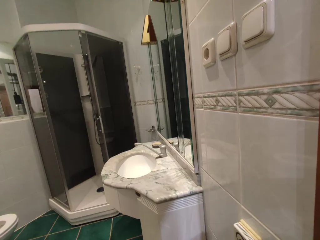 Квартира Шикарная меблированная комната в готическом замке в центре Москвы — Москва