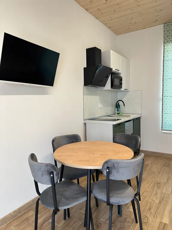 Студия в двухэтажном коттедже