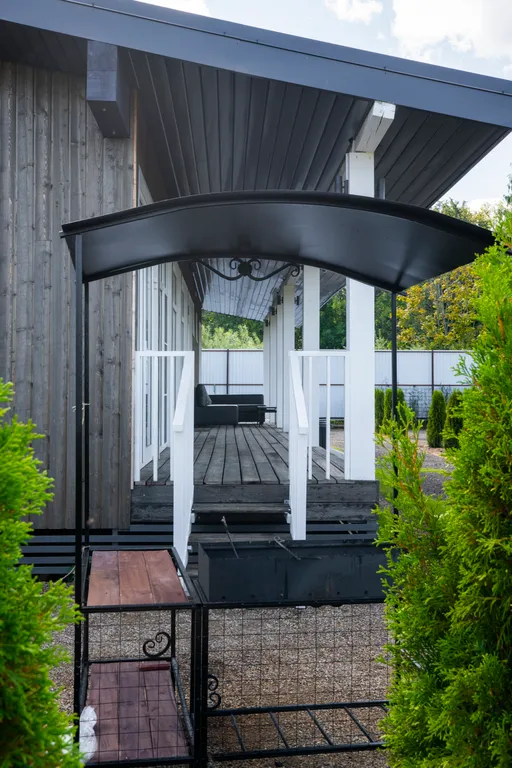 Премиальная вилла на берегу озера с выходом к пляжу